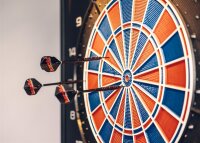 Dartautomat Karella E-Master mit Münzeinwurf und Standfuß
